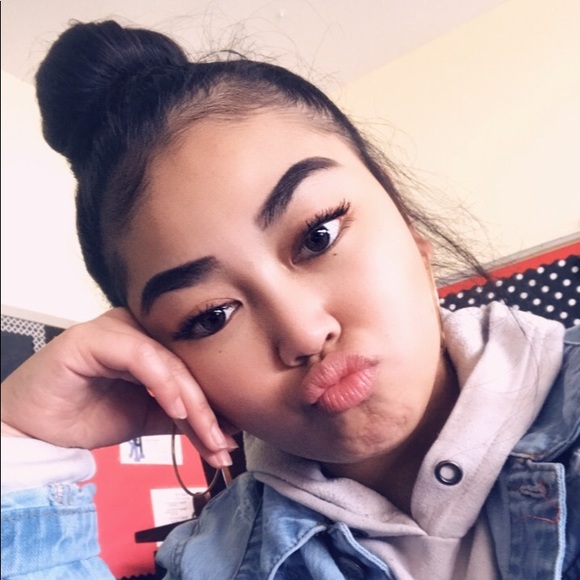 Meet your Posher, Kristine - Picture 2 of 5